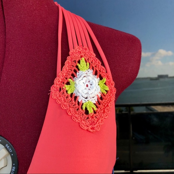 Isabella Rose 🌹French Pastry Triangle Bikini Top - Picture 4 of 12